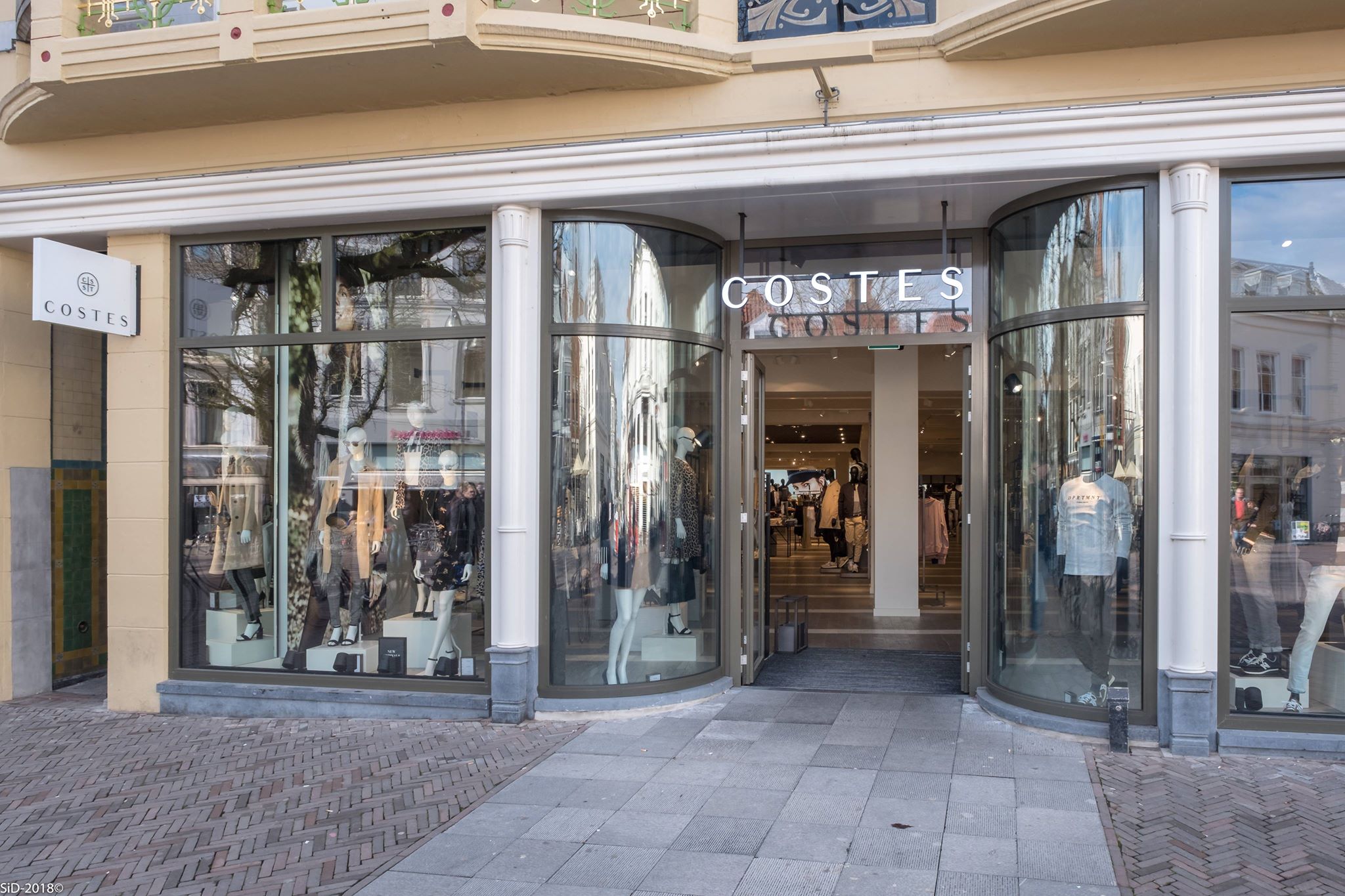 halfrond slogan Samengroeiing Costes - Shoppen in Deventer