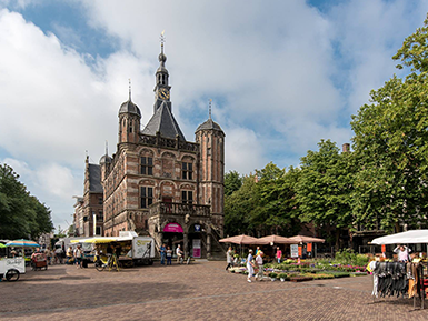 Lees alles over De Waag en andere bezienswaardigheden in Deventer bij Shoppen in Deventer