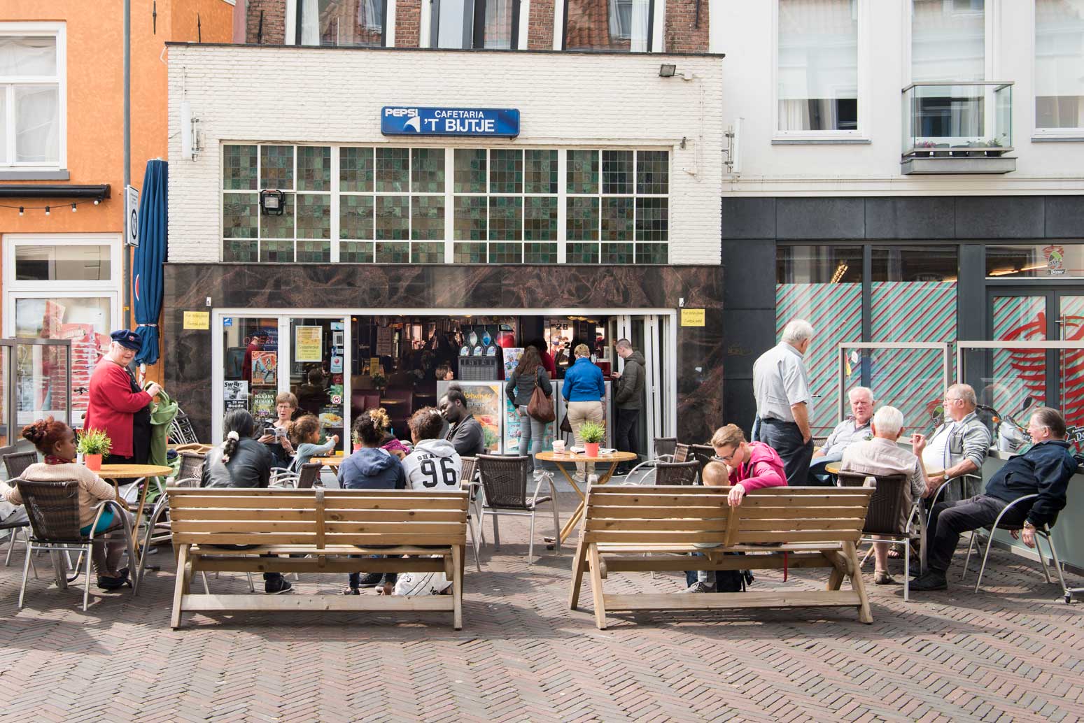 Cafetaria 't Bijtje en meer horeca vind je bij Shoppen in Deventer